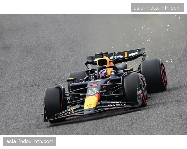 F1日本站排位赛：维斯塔潘强势夺回杆位，佩雷兹头排发车